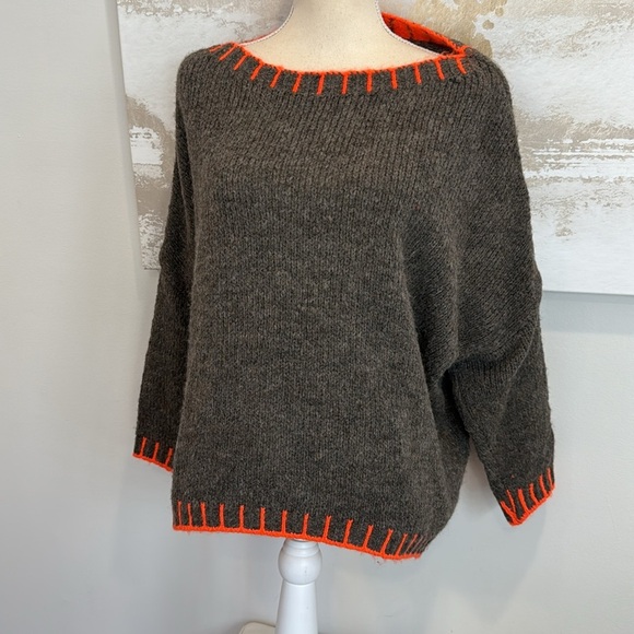 MADE IN ITAL Gray Sweater with Orange Accents - Picture 2 of 6